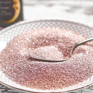 Purpurina de vidrio alemán de grano fino, color rosa champán pálido, frasco mezclador de 113 g