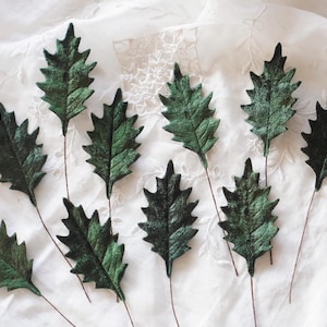 Hojas de acebo de terciopelo: tallos de hojas artesanales de Navidad de estilo vintage, 10 piezas.