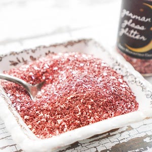 Purpurina de vidrio alemana - Grano mixto, rosa, frasco mezclador de 113 g