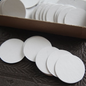 Círculos de cartón aglomerado blanco - Círculos de cartón troquelados de 1 1/2 pulgada de diámetro, 12 piezas.
