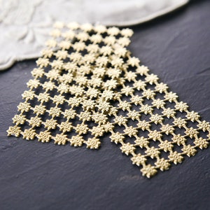 Mini Dresden Stars / Tiny Flowers - Dourado, 2 Folhas de Papel Foiled