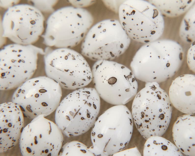 Oeufs miniatures en plastique 100 pièces, minuscules oeufs d'oiseau mouchetés image 5