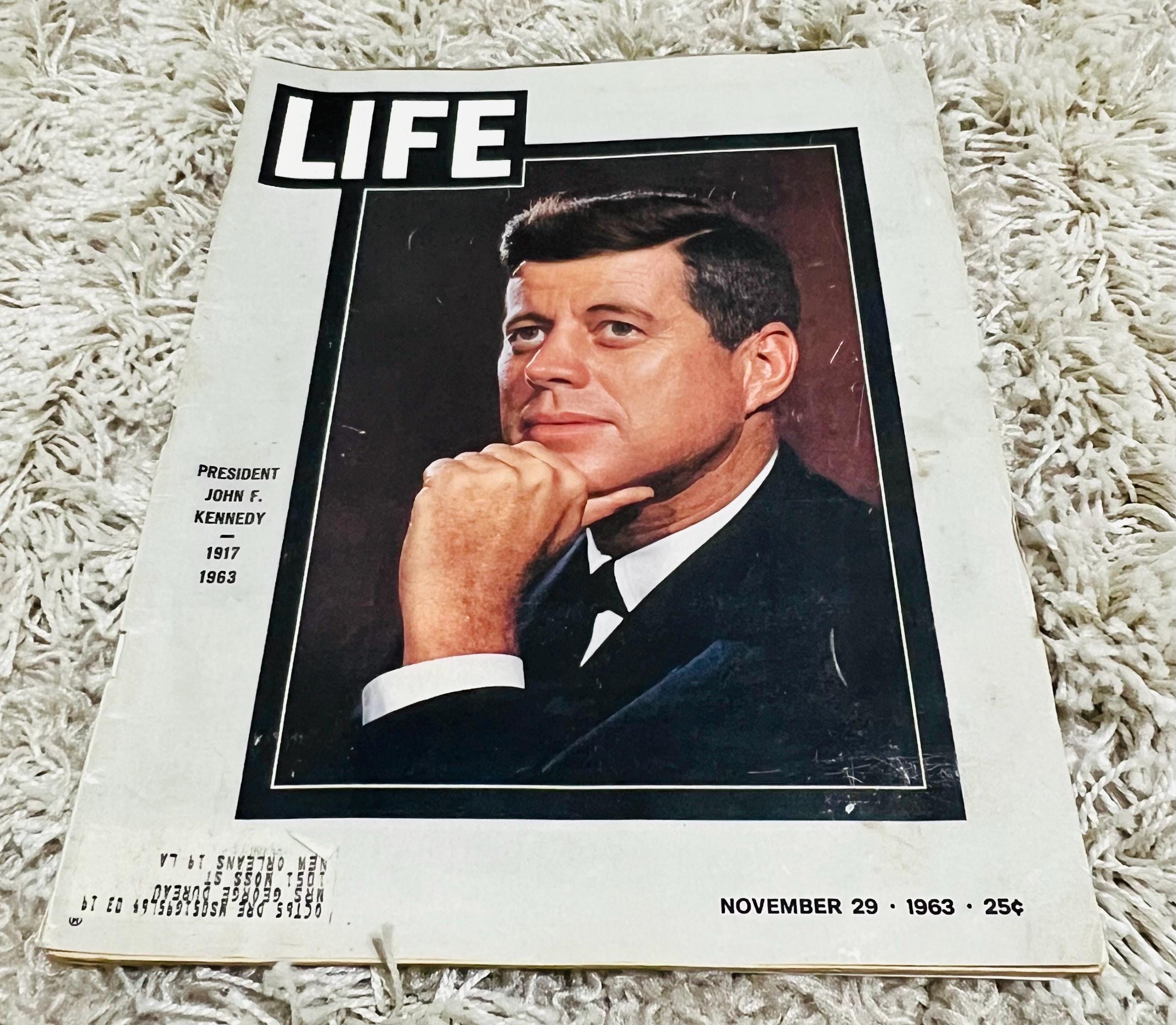 LIFE （JOHN F. KENNEDYケネディ　ライフ誌　額入り 週末価格】LIFE ライフ アメリカ雑誌 ケネディ大統領 Lot of 2