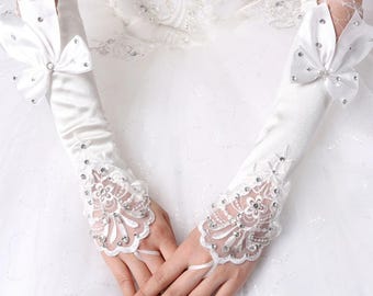 Elegant Ivory Lace bridal gloves, gloves for wedding dresses, fingerless gloves, bridal gloves, wedding sleeves, wedding gloves