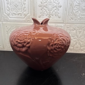 Vintage 1986 Haeger Pottery Vase #7103 – Mauve Rose Relief – Twin Spout – American Made – Romantic Floral Art Deco Revival