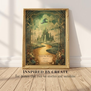 Puede incluir: Una impresión artística enmarcada que muestra un camino dorado que conduce a un castillo verde bajo un sombrero de bruja flotante. El texto dice "Even the Wicked Have a Story". El marco dorado ornamentado rodea la ilustración de un paisaje fantástico.