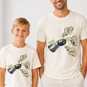 Camiseta personalizada de Star Wars para padre e hijo a juego, camisetas de Mandalorian Papa y Grogu Hands, camiseta de Baby Yoda para el Día del Padre, regalo para papá imagen 4