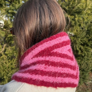 Zissa Scarf (DE) | PDF instructions for a striped triangular scarf