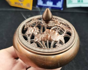 Brûleur d'encens vintage en laiton en forme de lotus, à spirale ajourée, pour autel zen.