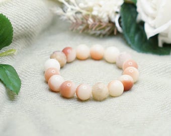 Pulsera de semillas de Bodhi hecha a mano con dije de cuentas de loto. Cuentas de Bodhi talladas. Joyería espiritual para la calma, la atención plena y el alivio de la ansiedad.