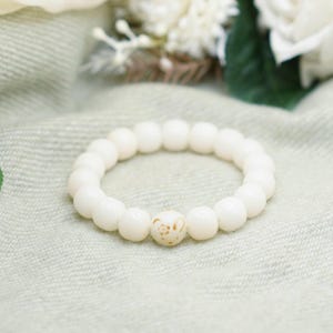 Bodhi Bead Seed Bracelet Handmade – Carved Rabbit Charm | Fidget and Anxiety Relief Jewelry | Seed Bead Bracelet | Spiritual & Calming Gift