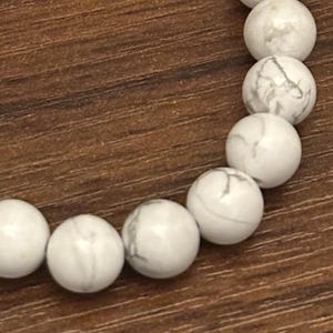 Howlite bracelet, 8mm beaded gemstone elastic bracelet, approx. 7in.