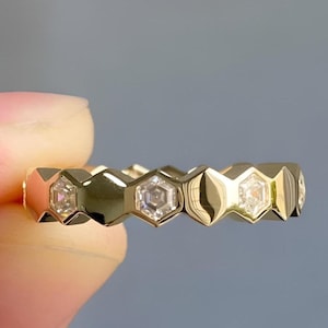 Anillo de diamantes y moissanita con corte hexagonal, anillo geométrico de plata, anillo apilable moderno y delicado con diamantes, regalo de joyería para el día a día para una amiga.