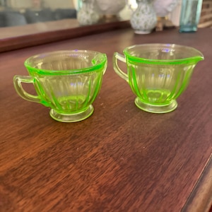 Depression Glass creamer and sugar set