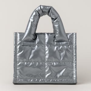 High-Fashion Metallic Silver Quilted Mini Handbag with Shoulder Strap
