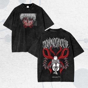Puede incluir: Dos camisetas gráficas negras. Una tiene una ilustración en blanco y rojo de una cara de personaje. La otra muestra "TOKYO GHOUL" y un gráfico rojo y gris con la palabra "INSANITY".