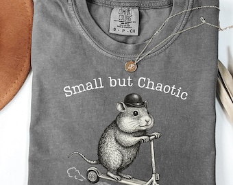 Camiseta pequeña pero caótica Comfort Colors®, divertida camiseta de patinete de marmota, divertida camiseta de salud mental animal, divertida camiseta sarcástica para adultos