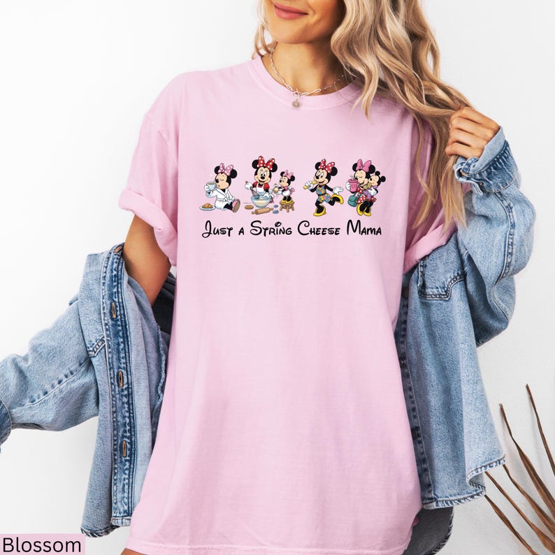 Comfort Colors® Just A String Mama Minnie Mouse-shirt, Moederdagcadeau, trendy moederschap grafisch T-shirt, grappig Disney-T-shirt moeder afbeelding 3