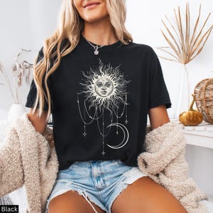 Camiseta Comfort Colors® Widow's Bay Patricia, camiseta con estampado Celestial Sun, camiseta Mystic Sun and Moon, ropa estilo bruja Cottagecore imagen 5