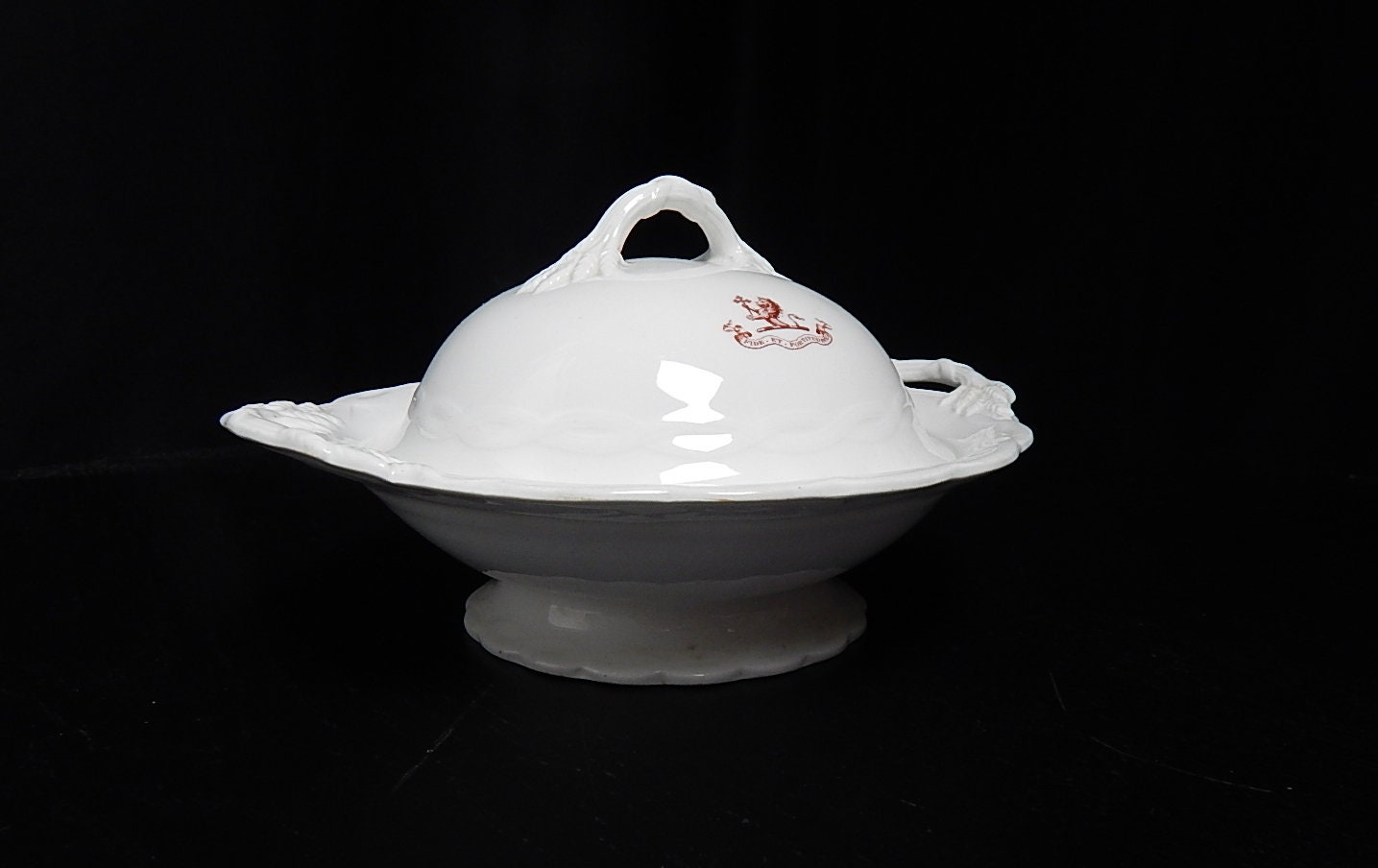 Plat de Légumes Antique Anglais Vers Les Années 1850 Scottish Farquharson Family Crest