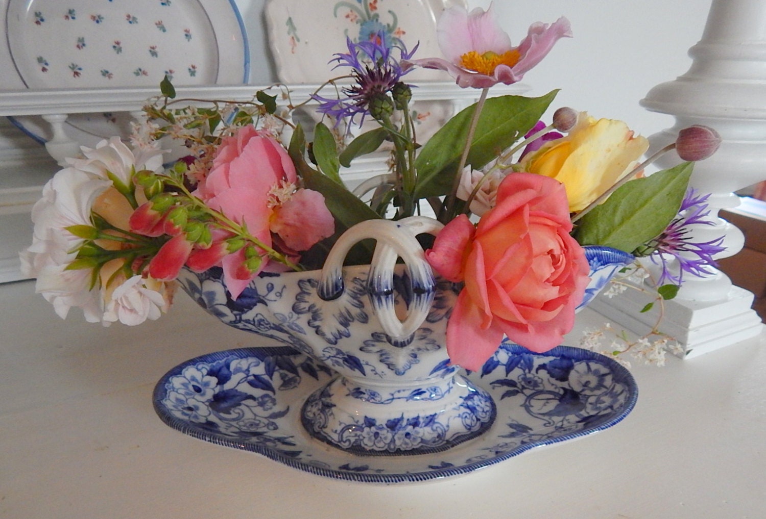 Antique Français Porcelain Sauce Boat Blue Flora' Motif de Creil et Montereau