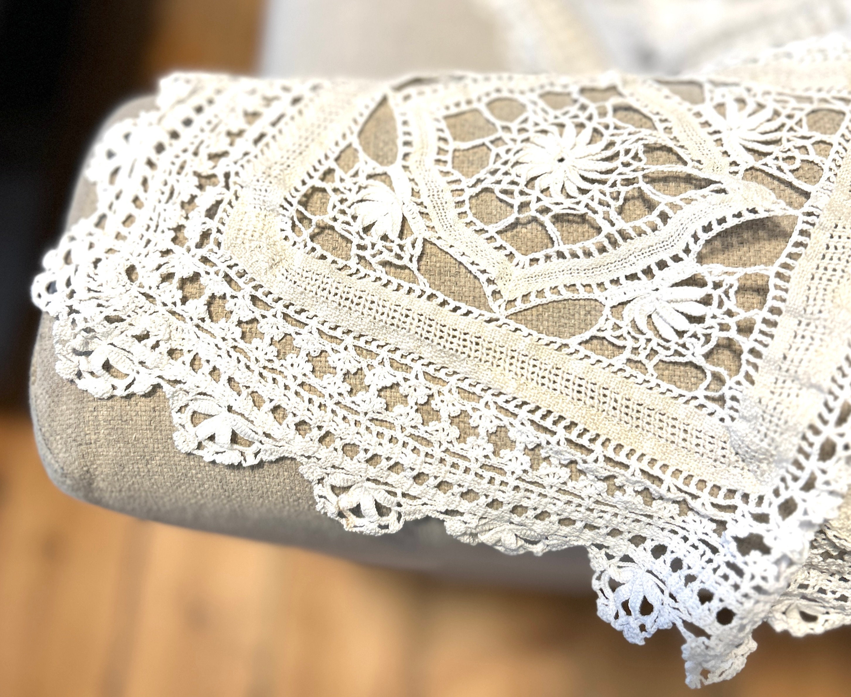 ベット　上掛け　手編み　レース レースの縁取りが入った手編みのヴィンテージ フレンチベッド カバー