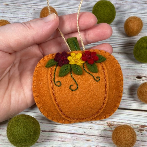 Felt pumpkin ornament decoration, fall decor, pumpkin decoration, autumn decor, rustic pumpkins, farmhouse decor, handmade fall decor