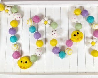 Chicks and flowers felt pom garland, Easter garland, Spring garland, Easter chicks decorations, Easter and Spring mantle decor