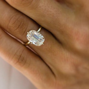 Bague solitaire allongée en moissanite taille coussin 3,5 carats, bague en or jaune 14 carats 4 griffes sertie boussole, bague de fiançailles en moissanite