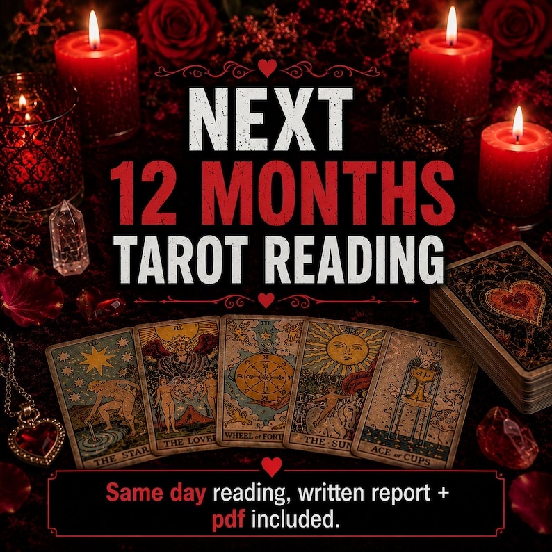 K&ouml;nnte beinhalten: Ein Bild, das eine Tarot-Lesedienstleistung bewirbt. Der Text "NEXT 12 MONTHS TAROT READING" ist prominent dargestellt. Tarotkarten sind vorne angeordnet, mit brennenden Kerzen und dekorativen Elementen im Hintergrund. Der Text "Same day reading, written report + pdf included" ist ebenfalls vorhanden.