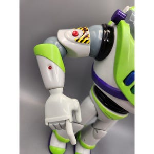 1995 Toy Story Buzz Lightyear 1st Run 1st edition Ultimate Talking Action Figure image 6