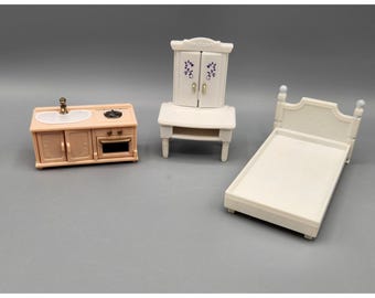 Calico Critters Sylvania Family Epoch Vtg Furniture Vanity bed Kitchen