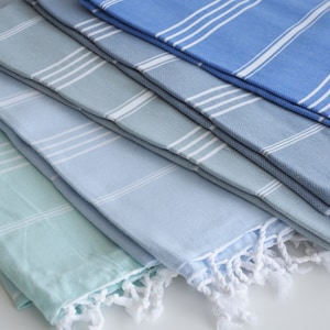 BathStyle / Beach-Bath Towel dry quickly and they're regular thickness so you can use them on the beach, in sports or while travelling. image 8