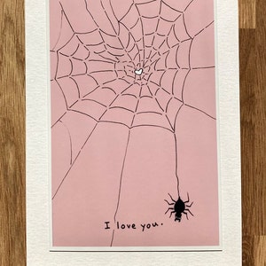 Carte de Saint-Valentin araignée rose, carte Je t'aime, carte de Saint-Valentin étrange, toile d'araignée, gothique pastel, carte de voeux vierge 5 x 7