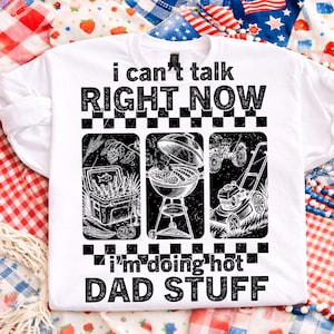 No puedo hablar ahora mismo, estoy haciendo cosas de papá sexy PNG, Sublimación retro del Día del Padre, Papá divertido asando a la parrilla, Vida de papá a cuadros vintage
