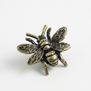 Set of 2/4 Decorative Bumble Bee Drawer Knobs in Antique Brass Finish