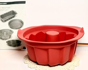 Tupperware Fluted Round Bundt Magic Baking Form Silicone Pan, New