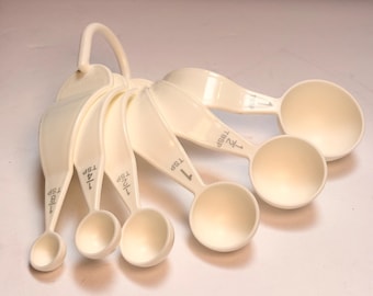 Vtg Tupperware Measuring Spoons Set Vintage D-Ring White w/ gray Numbers NEW