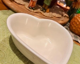 Vintage Pfaltzgraff Heirloom Heart Shaped Serving Bowl Dish 8 1/4" x 3" Deep