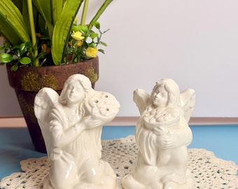 Vtg McConnell Talus Corp Salt & Pepper Shakers White Ceramic Angels 1995