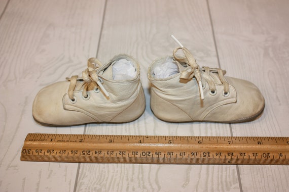 Vintage white leather baby shoes pair of baby sho… - image 9