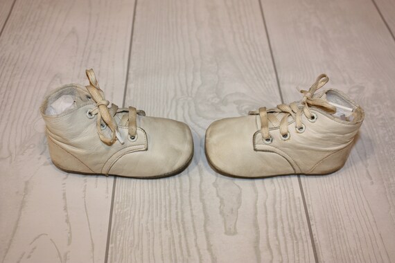 Vintage white leather baby shoes pair of baby sho… - image 5