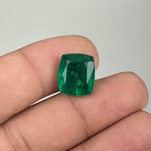 AAA Quality Emerald Gemstone: Certified Faceted Cushion Rich Green Zambian Stone For Jewelry