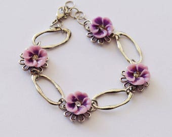 Vintage style lavender pansy flower bracelet