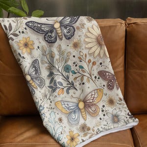 moth blanket, spring throw, cozy throw blanket, housewarming gift. imagen 11