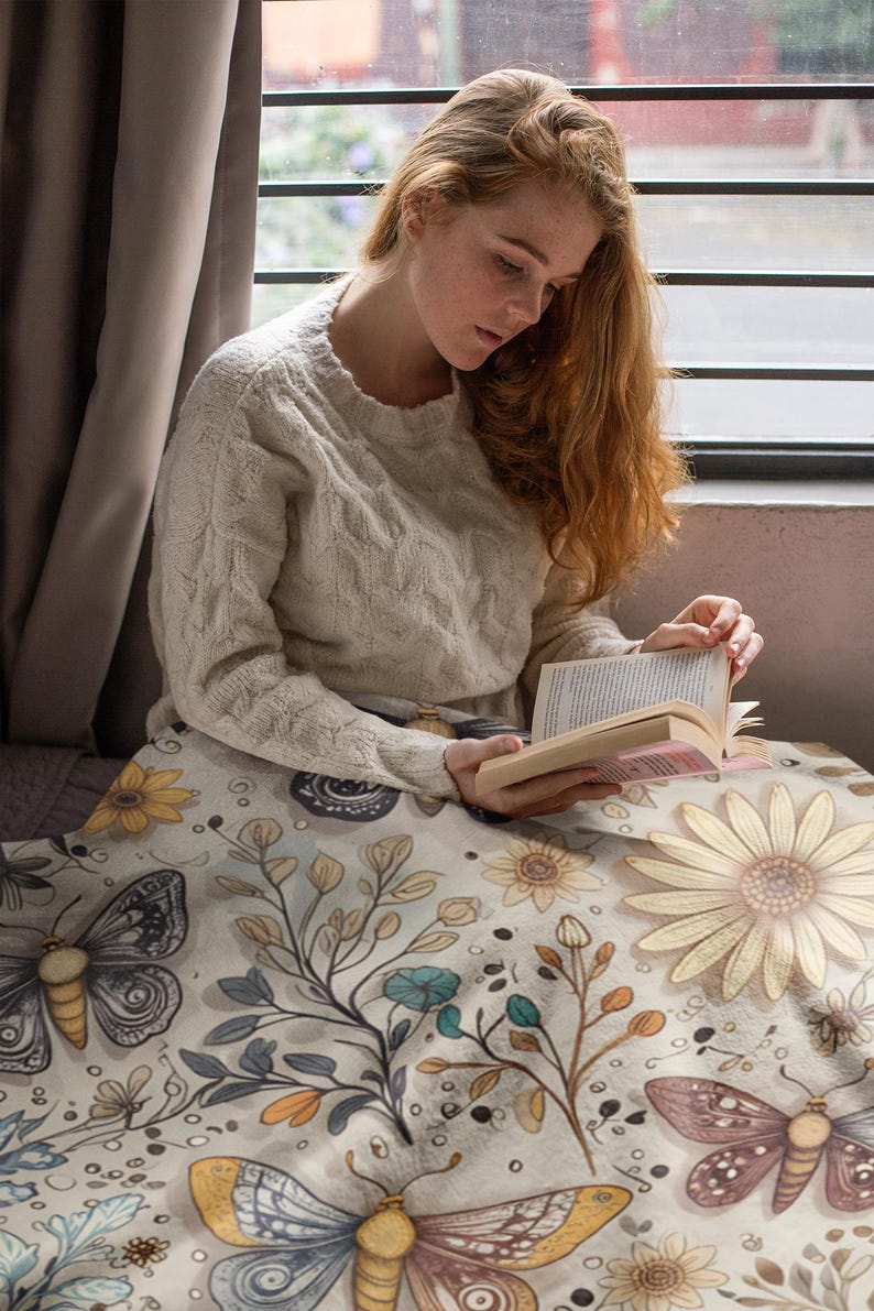 moth blanket, spring throw, cozy throw blanket, housewarming gift. imagen 9