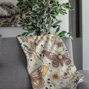 moth blanket, spring throw, cozy throw blanket, housewarming gift. imagen 12
