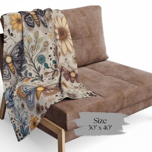moth blanket, spring throw, cozy throw blanket, housewarming gift. imagen 5