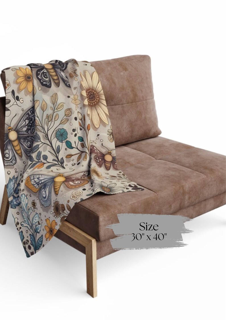 moth blanket, spring throw, cozy throw blanket, housewarming gift. imagen 5