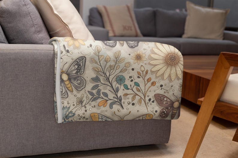 moth blanket, spring throw, cozy throw blanket, housewarming gift. imagen 10